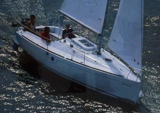 Specifications FIRST 27.7 (BENETEAU)