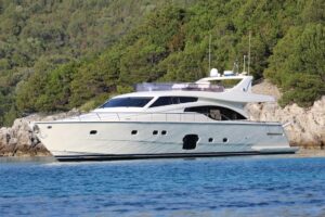 Ferretti 681