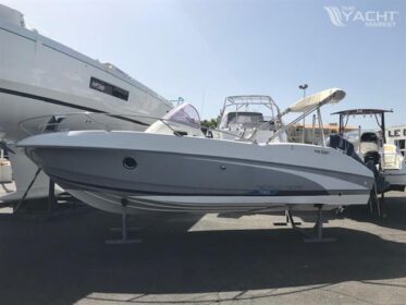 BENETEAU FLYER 750 SUNDECK