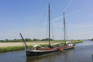 Sailing ship type brigantijn