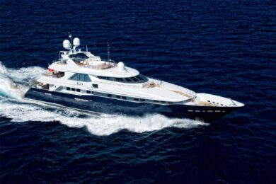 Heesen 4400