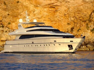 Yacht for charter: Canados 110